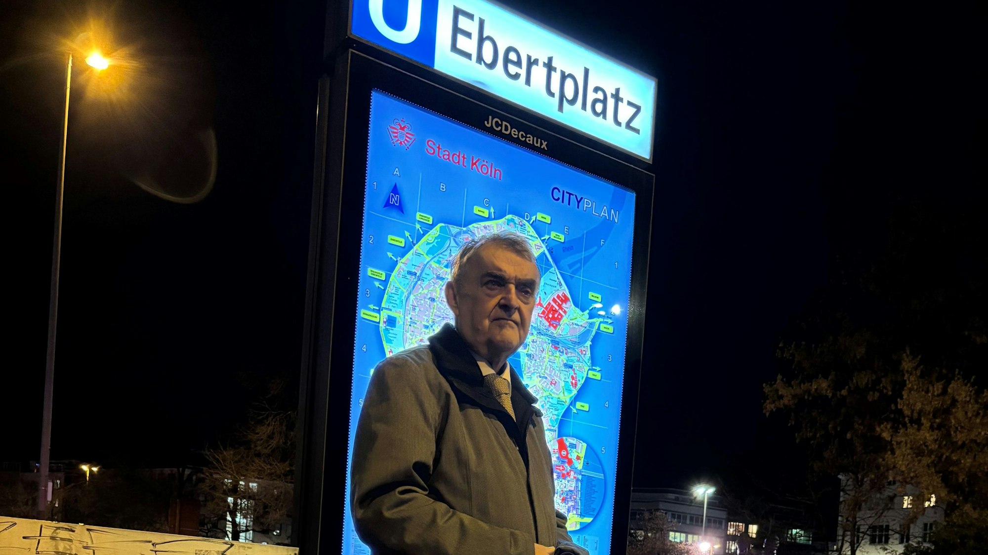 NRW-Innenminister Herbert Reul (CDU) besucht den Ebertplatz in Köln.