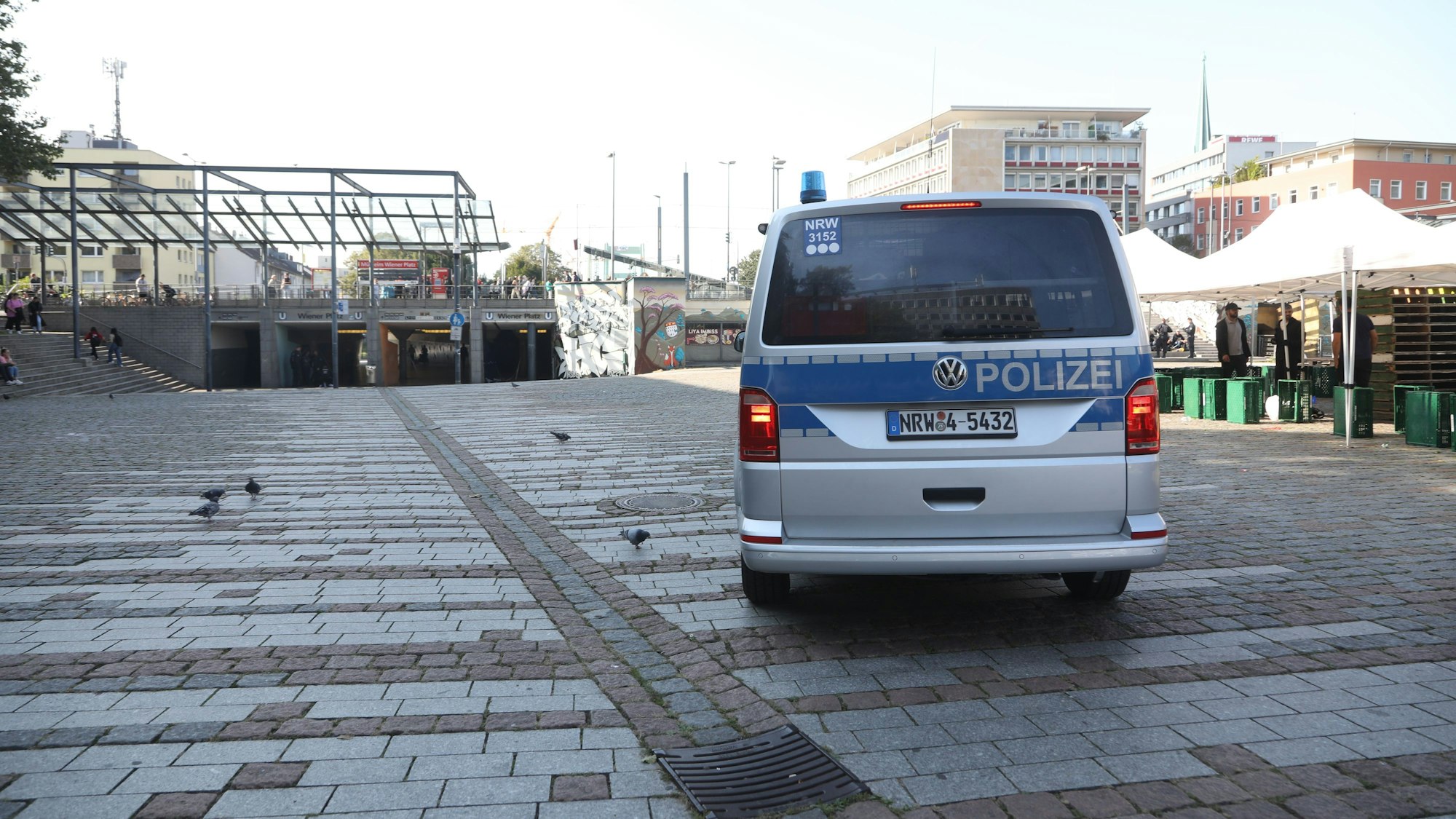 17.09.2024, Köln: Wiener Platz Armut, Drogen und Dreck.
Polizeirazzia auf dem Wiener Platz (Waffenverbot). Foto: Arton Krasniqi