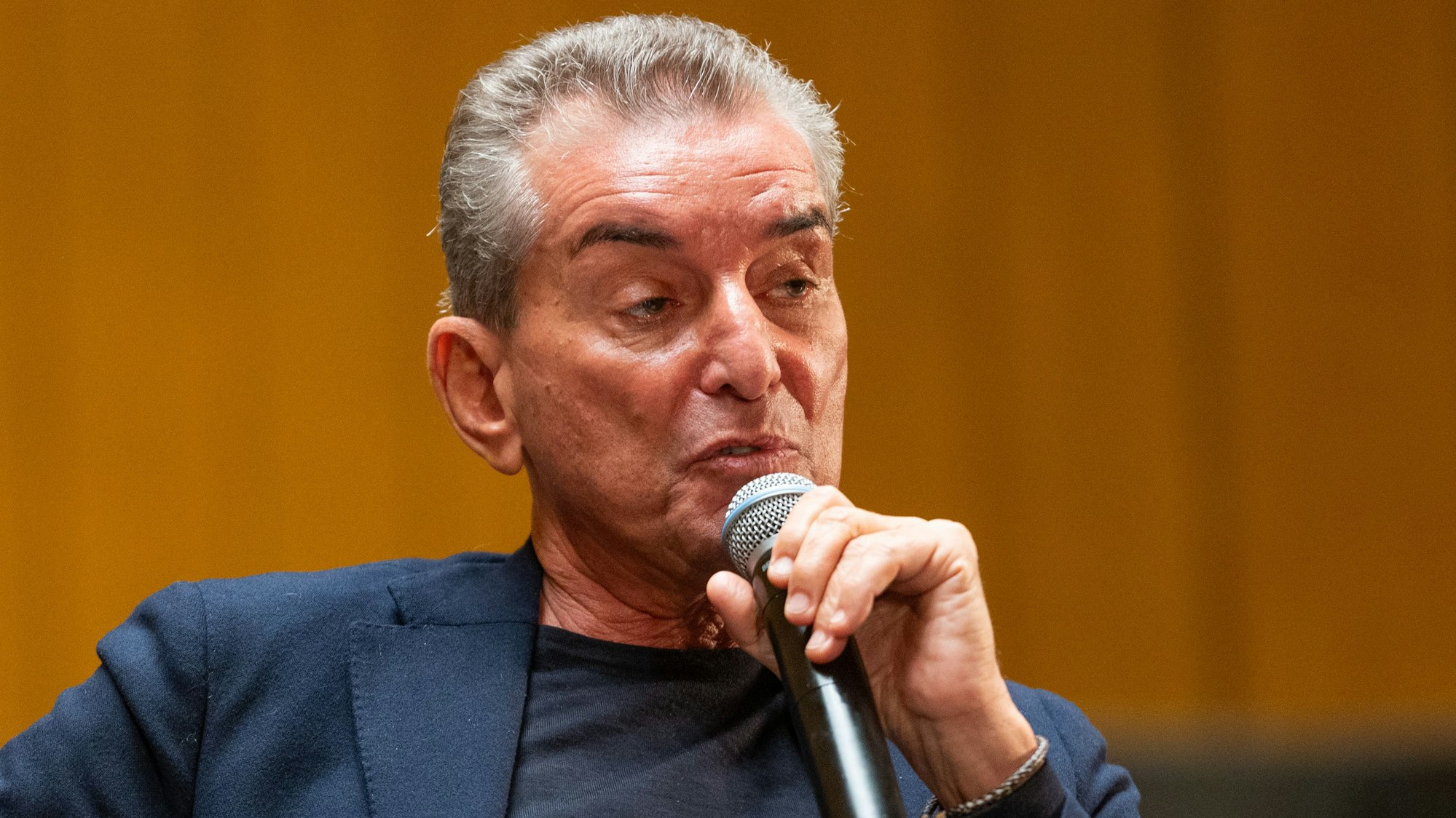 Michel Friedman, Publizist, spricht bei einer Podiumsdiskussion zum Antisemitismus in einem Saal an der Freien Universität Berlin. (Archivbild)