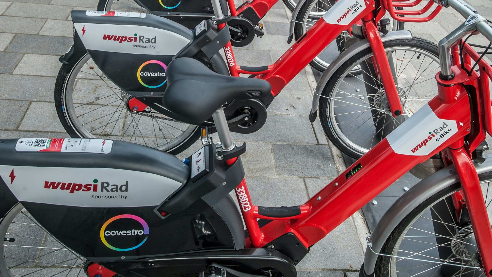 Wupsi-E-Räder am Busbahnhof