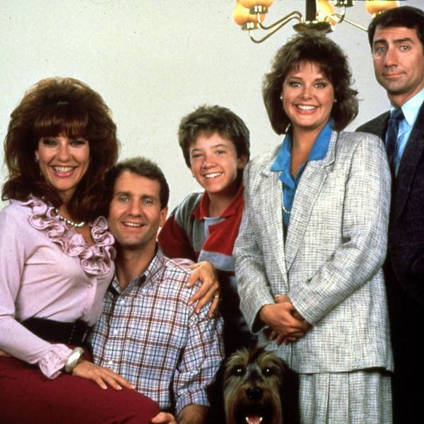 Die Besetzung der Sitcom „Eine schrecklich nette Familie“ im Jahr 1987.