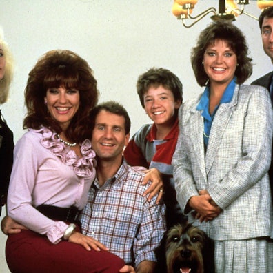 Die Besetzung der Sitcom „Eine schrecklich nette Familie“ im Jahr 1987.