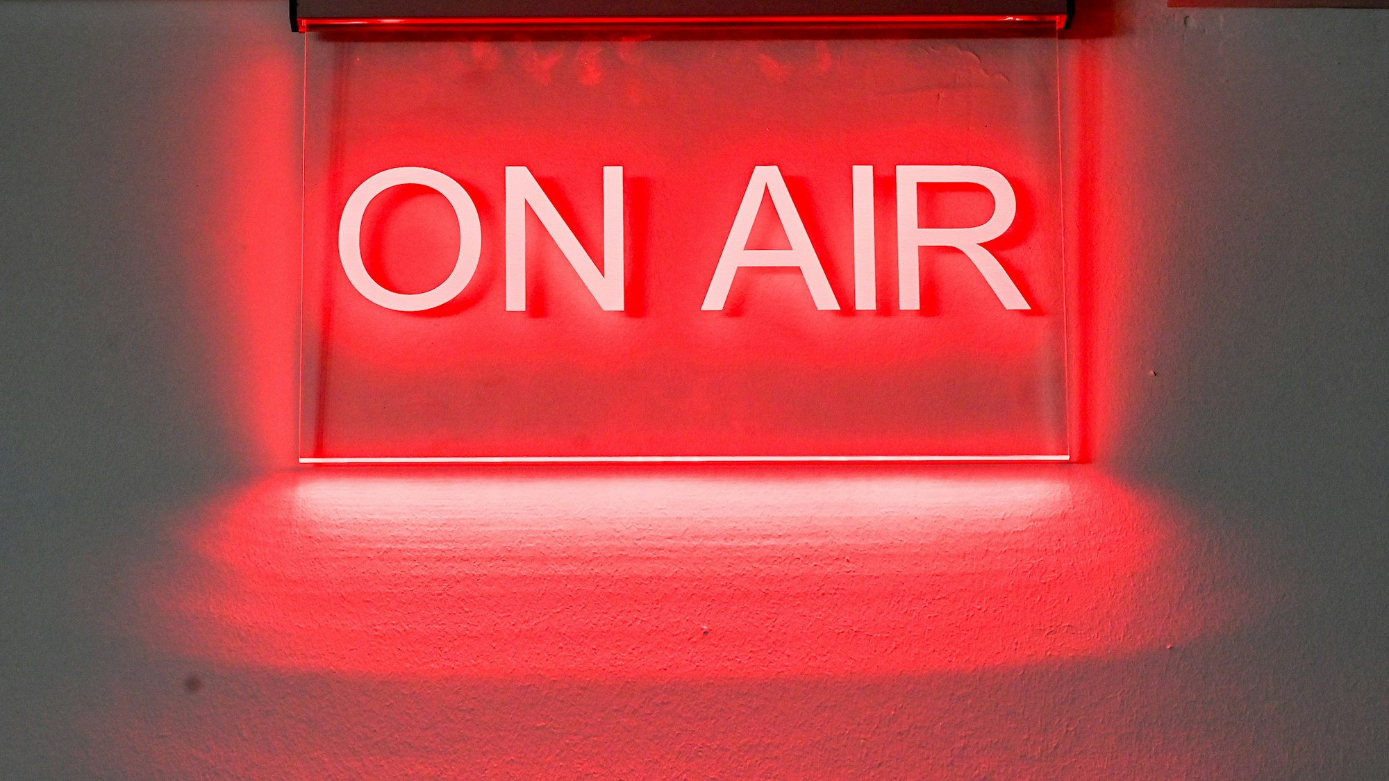 Ein Schild mit der Aufschrift "On Air" (Symbolbild)