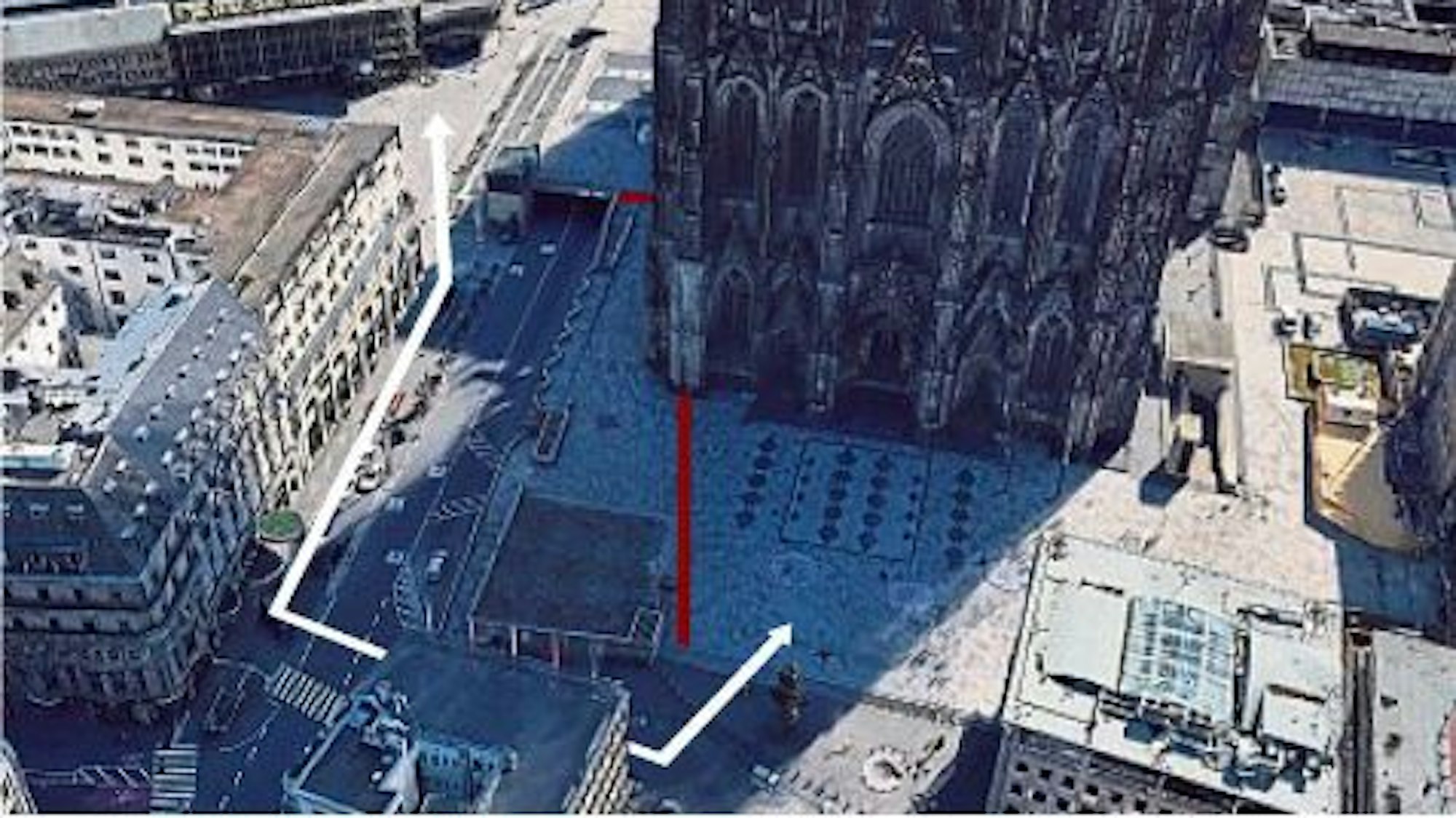 Weil die Domplatte zum Teil gesperrt wird (rote Linien), müssen Fußgänger einen Umweg nehmen (weiß).