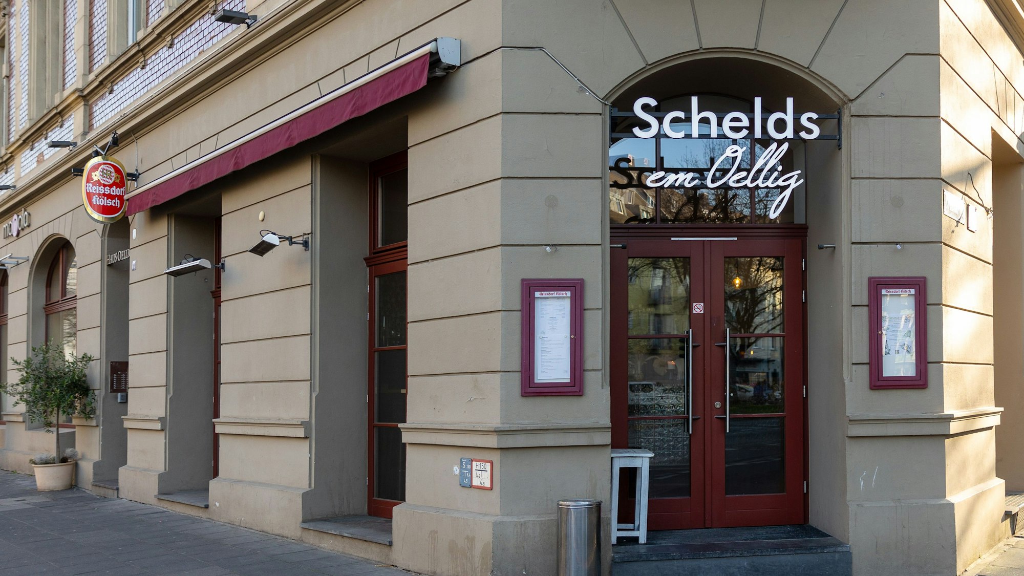 Das „Schelds im Oellig“ ist eine Institution im Agnesviertel. Hier zu sehen ist der Eingang.