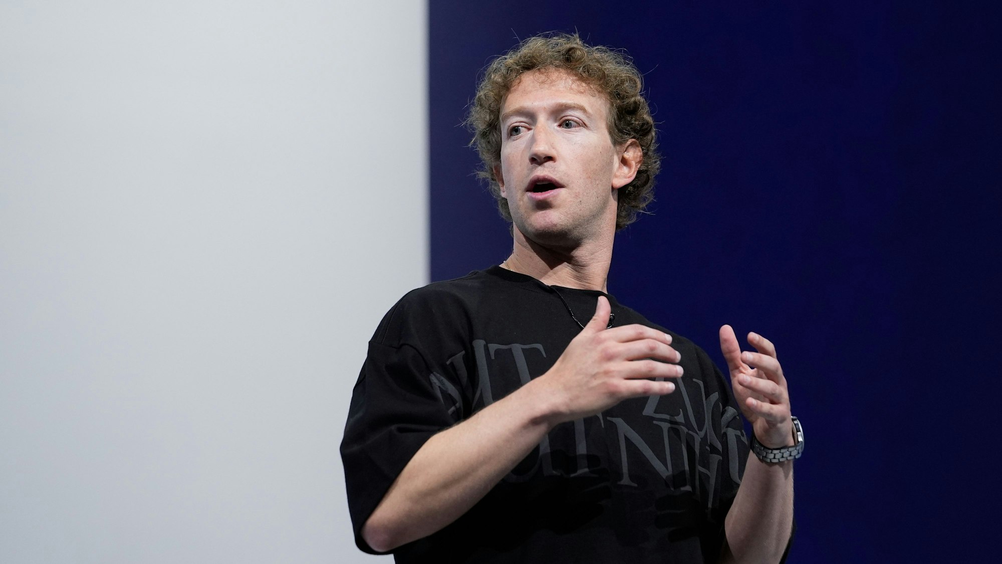 Meta-CEO Mark Zuckerberg spricht bei einer Veranstaltung.