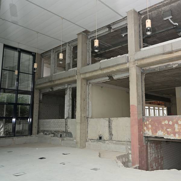 Blick in das entkernte ehemalige AOK-Gebäude und künftige Bergisch Gladbacher Stadthaus.