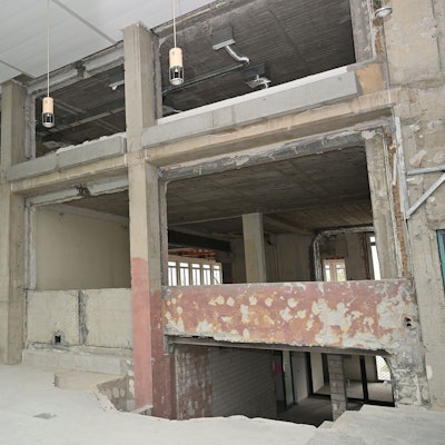 Blick in das entkernte ehemalige AOK-Gebäude und künftige Bergisch Gladbacher Stadthaus.