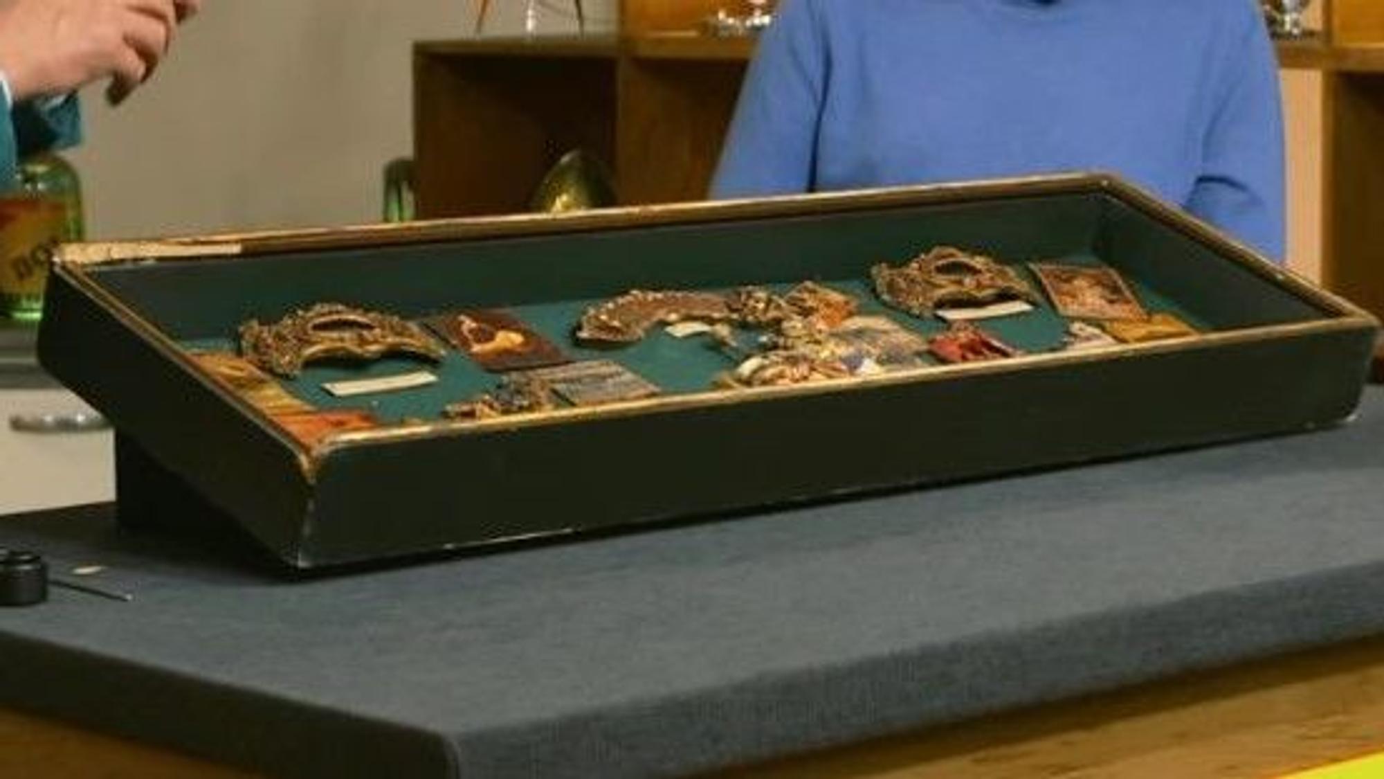 Den Schaukasten hatte der 37-Jährige aus Köln als Kind von seinem Opa geschenkt bekommen.