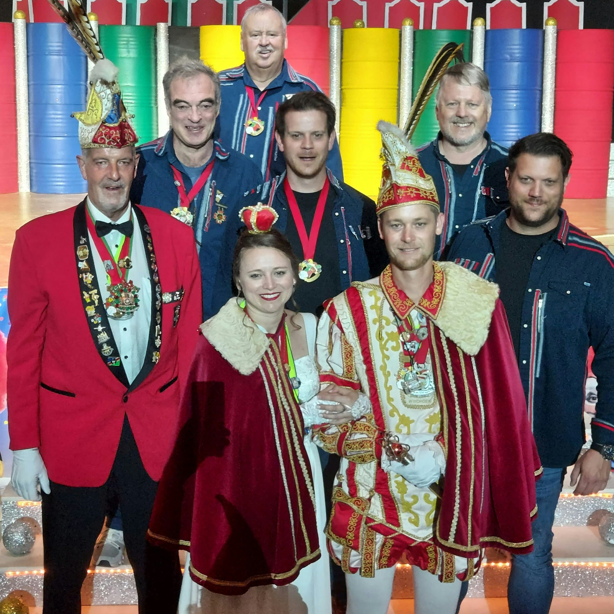 Prinz Flo und Prinzessin Nadja mit den Rabaue und Wika-Präsident Holger Mentzel