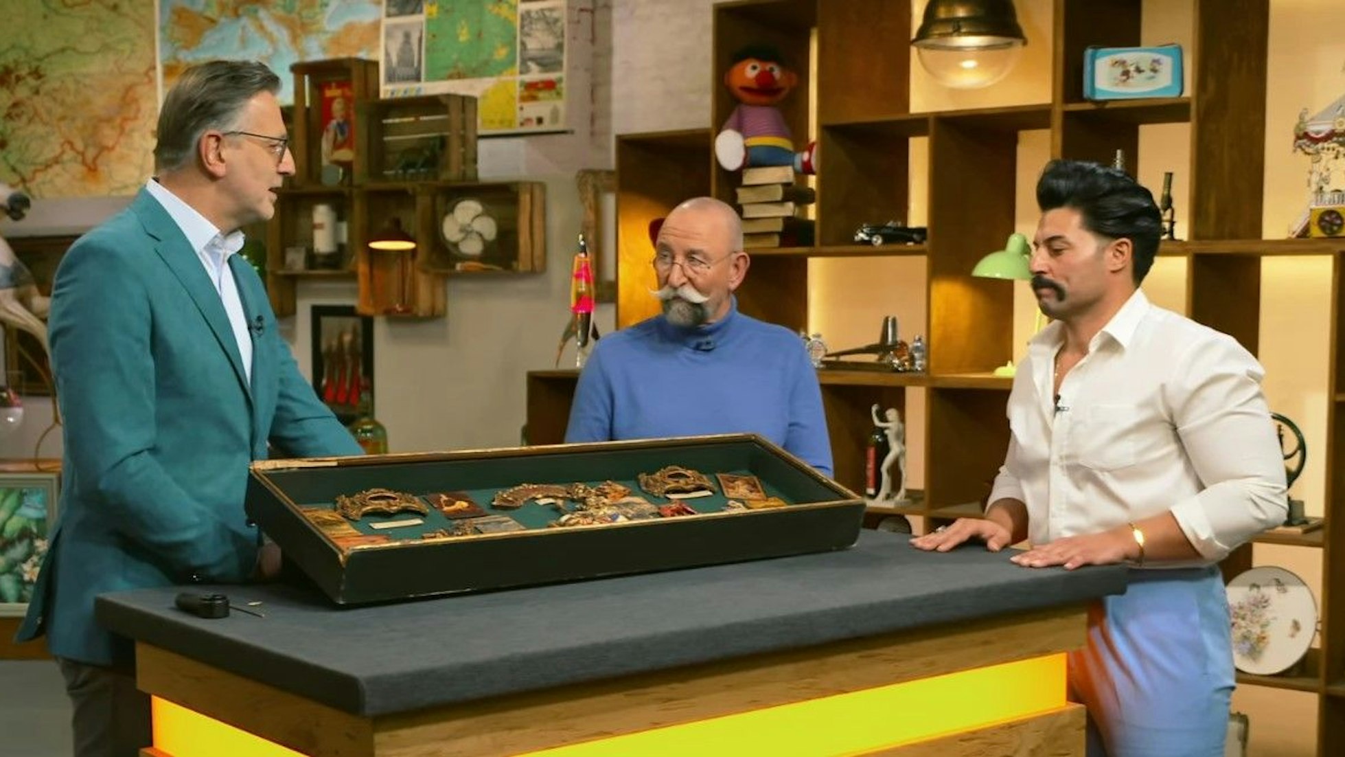 Tahsin Gögtepe (v.r.) mit Horst Lichter und Detlev Kümmel bei „Bares für Rares“.