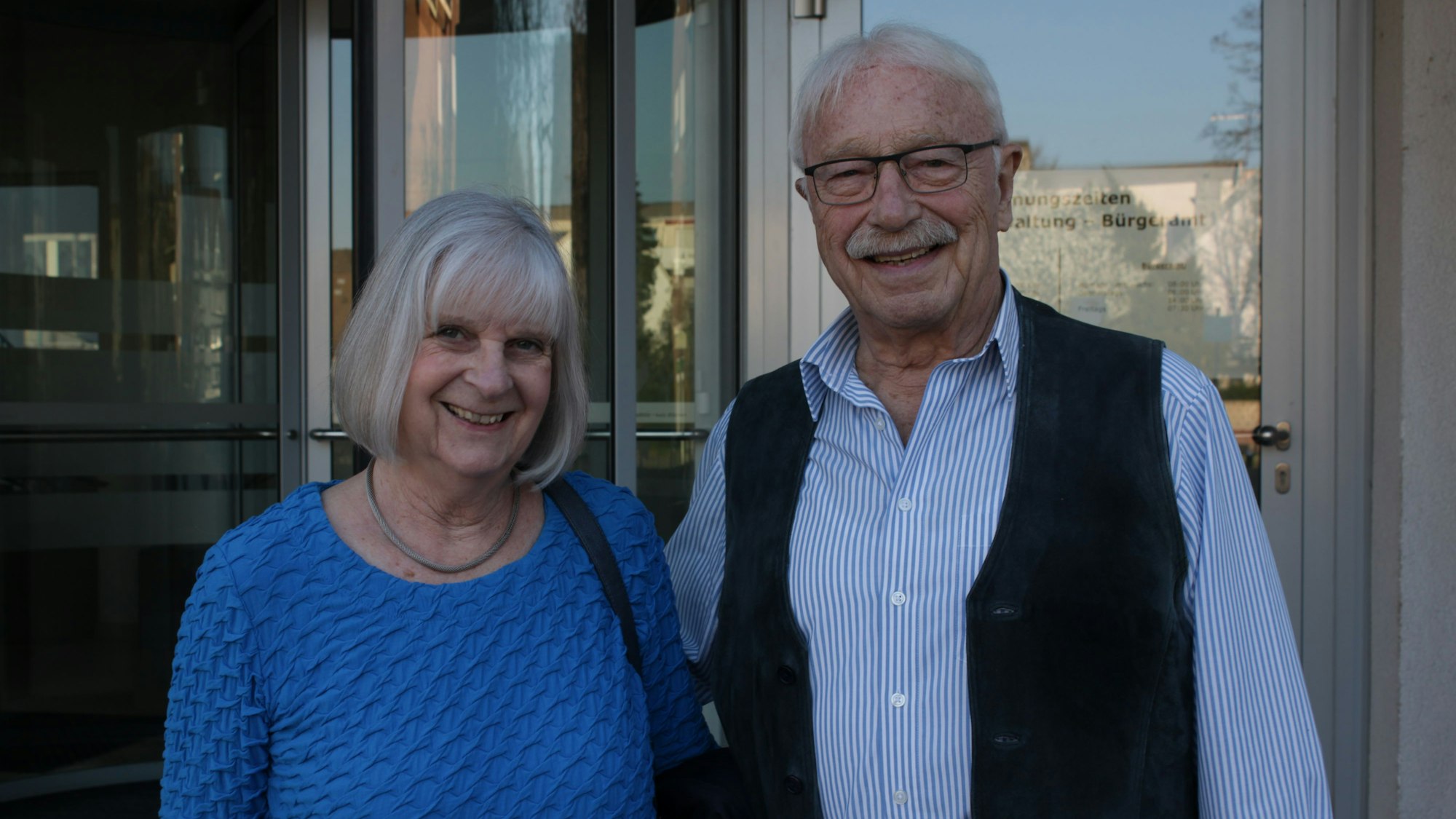 Angela (72) und Rolf Schönhaar (80) aus Niederkassel waren erst Ersatzeltern, dann Ersatzgroßeltern für eine Familie aus Eritrea.