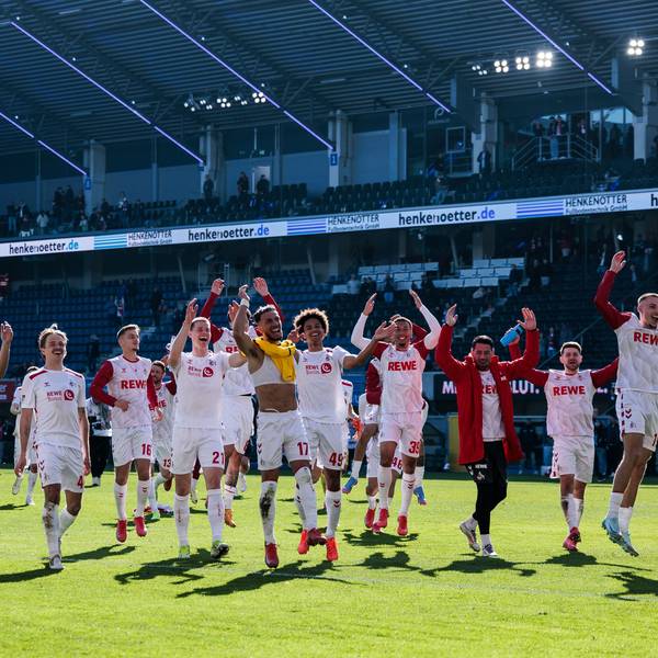 Die Spieler des 1. FC Köln sprinten nochmals jubelnd Richtung Fans, Freude
2. Fußball Bundesliga, SC Paderborn 07 - 1. FC Köln, Paderborn, Home Deluxe Arena am 29.03.2025
DFL REGULATIONS PROHIBIT ANY USE OF PHOTOGRAPHS AS IMAGE SEQUENCES AND/OR QUASI-VIDEO.