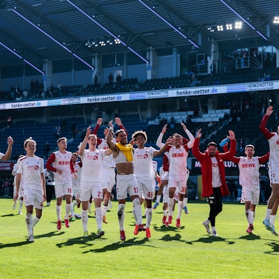 Die Spieler des 1. FC Köln sprinten nochmals jubelnd Richtung Fans, Freude
2. Fußball Bundesliga, SC Paderborn 07 - 1. FC Köln, Paderborn, Home Deluxe Arena am 29.03.2025
DFL REGULATIONS PROHIBIT ANY USE OF PHOTOGRAPHS AS IMAGE SEQUENCES AND/OR QUASI-VIDEO.