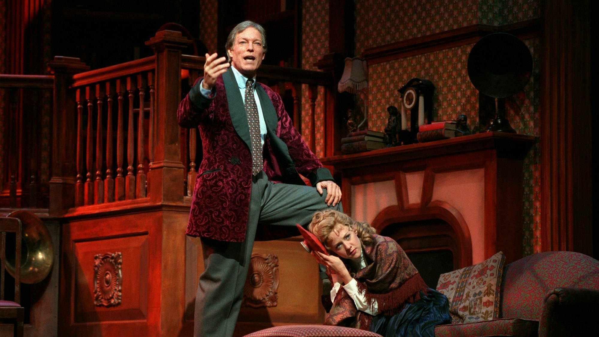 Professor Higgins (Richard Chamberlain) gibt Eliza (Meg Tolin) Sprachunterricht in einer Probenszene des Musicals „My Fair Lady“.