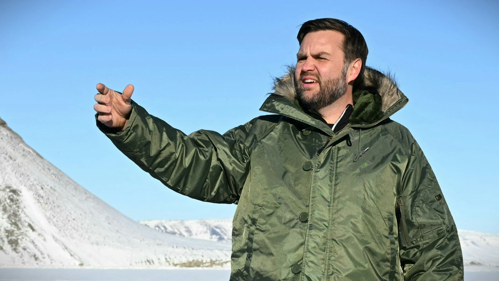 Das Foto zeigt US-Vizepräsident JD Vance bei seinem Besuch in Grönland im März 2025.