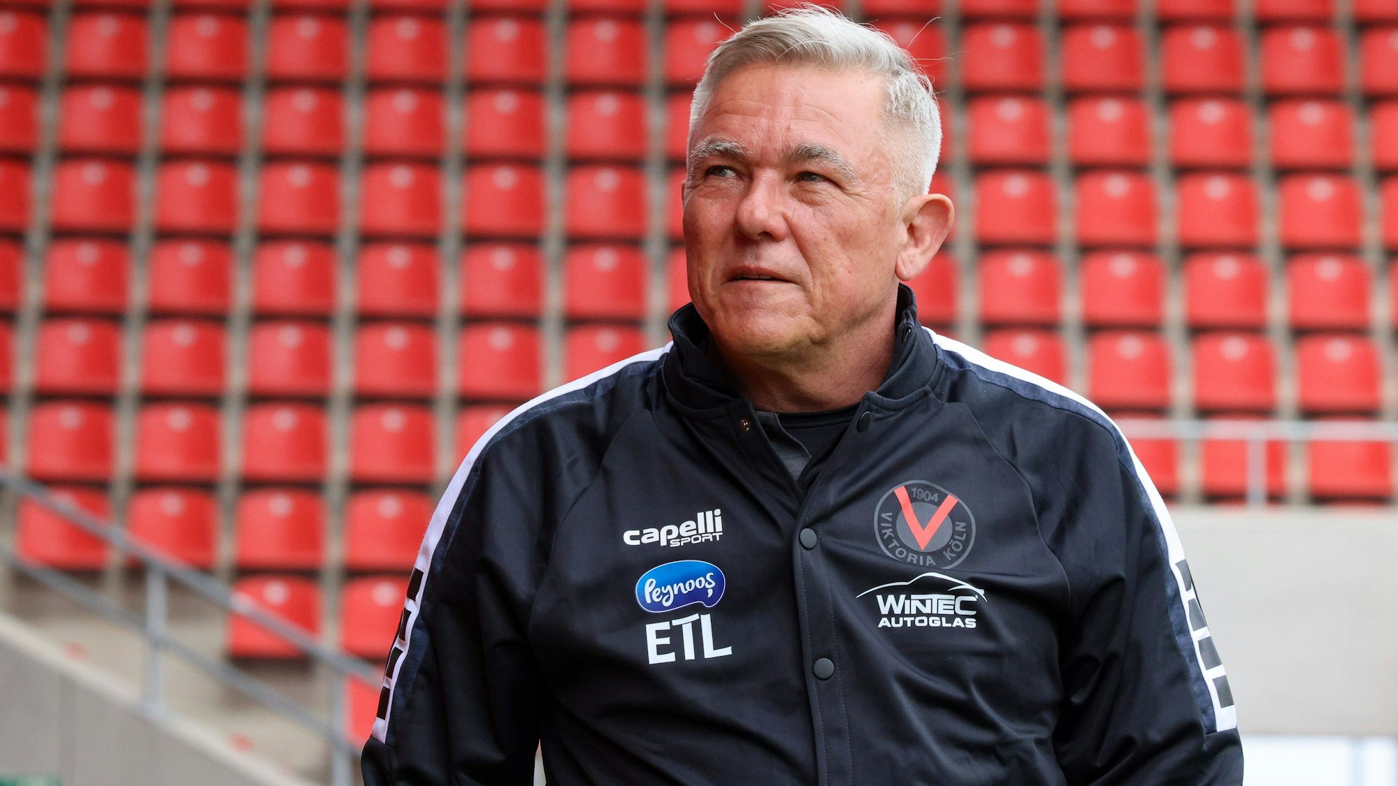 Cheftrainer Olaf Janssen Viktoria Koeln beim Spiel FC Ingolstadt 04 gegen Viktoria Koeln am 30.03.2025, DFB regulations prohibit any use of photographs as image sequences and/or quasi-video. GER, Fussball, 3. Liga, Spieltag 30, FC Ingolstadt 04 gegen Viktoria Koeln, 30.03.2025, Audi Sportpark Ingolstadt *** Head coach Olaf Janssen Viktoria Koeln at the match FC Ingolstadt 04 vs Viktoria Koeln on 30 03 2025, DFB regulations prohibit any use of photographs as image sequences and or quasi video GER, Football, 3 Liga, Matchday 30, FC Ingolstadt 04 vs Viktoria Koeln, 30 03 2025, Audi Sportpark Ingolstadt Copyright: xEibner-Pressefoto/OliverxSTRISCHx EP-OSH