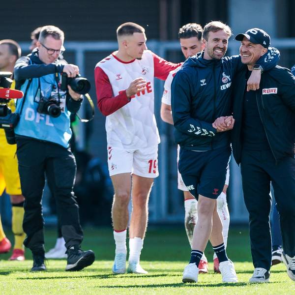 Gerhard Struber und sein Assistent Bernd Eibler waren nach dem Schlusspfiff in Paderborn erleichtert.