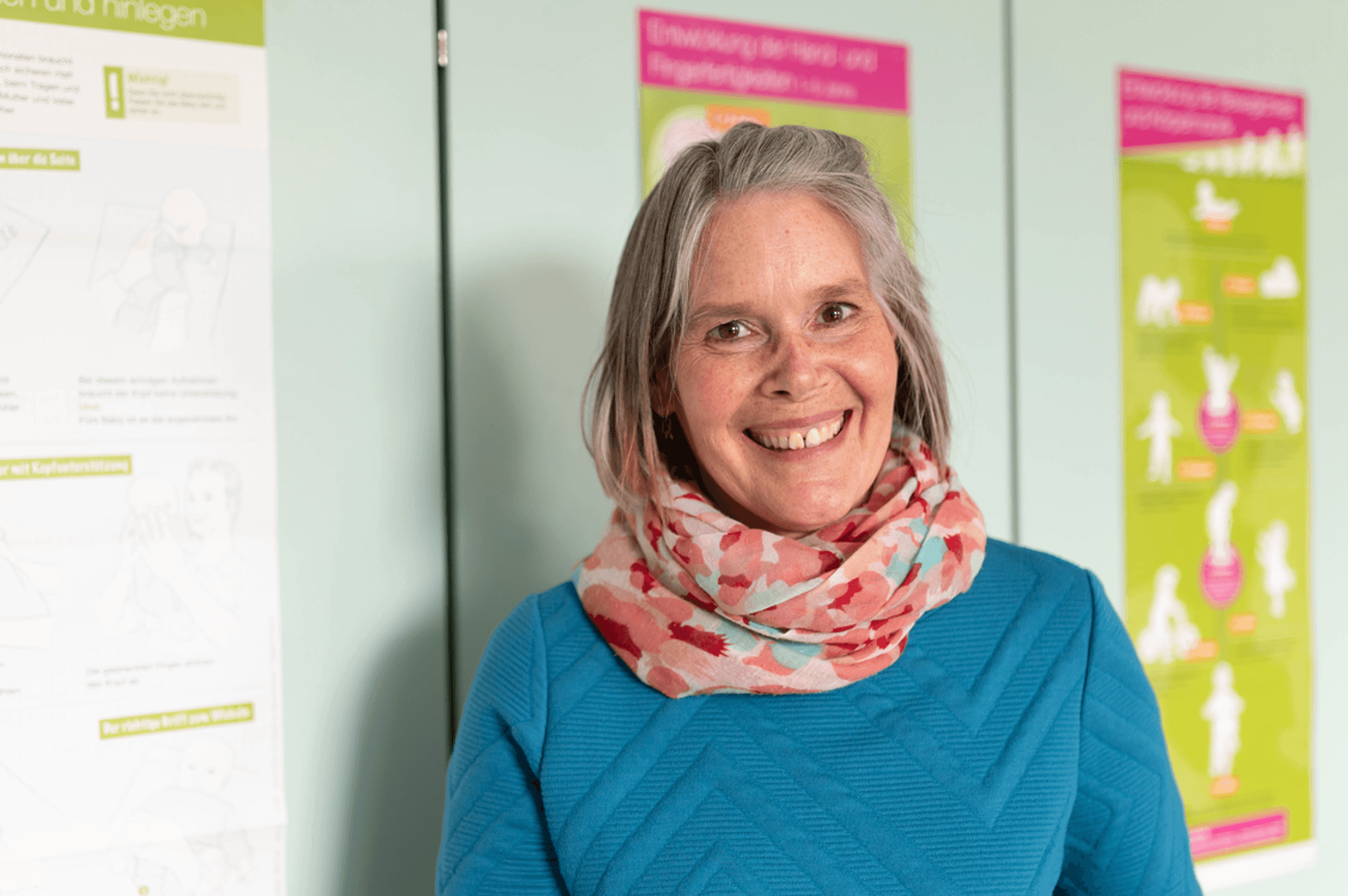 Das Bild zeigt ein Portrait von Karla Mertes, sie ist Familienkinderkrankenschwester im Gesundheitsamt des Rhein-Erft-Kreises.