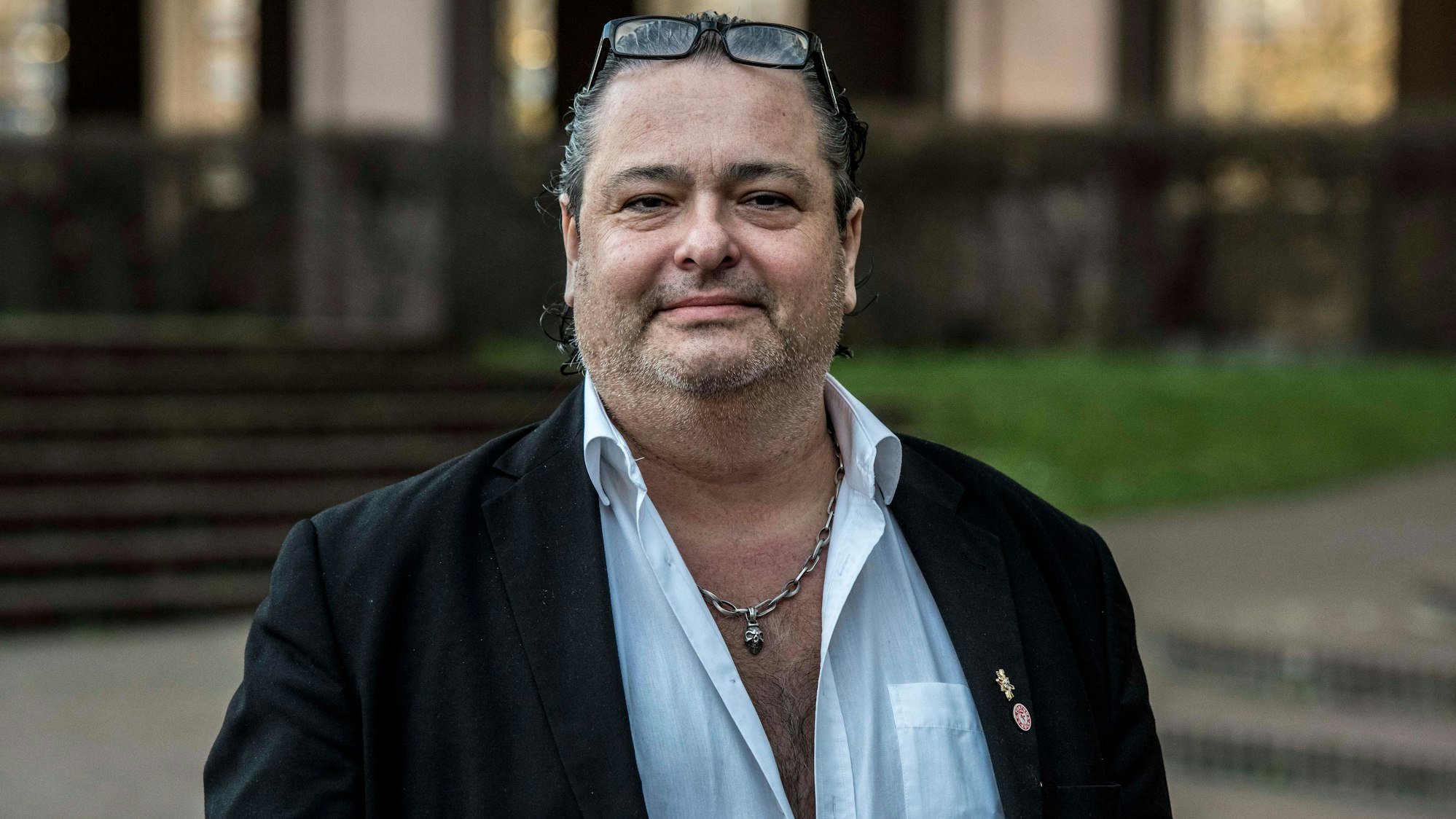 Der Rechtsanwalt Claus Eßer sticht aus der Masse von Juristen heraus.