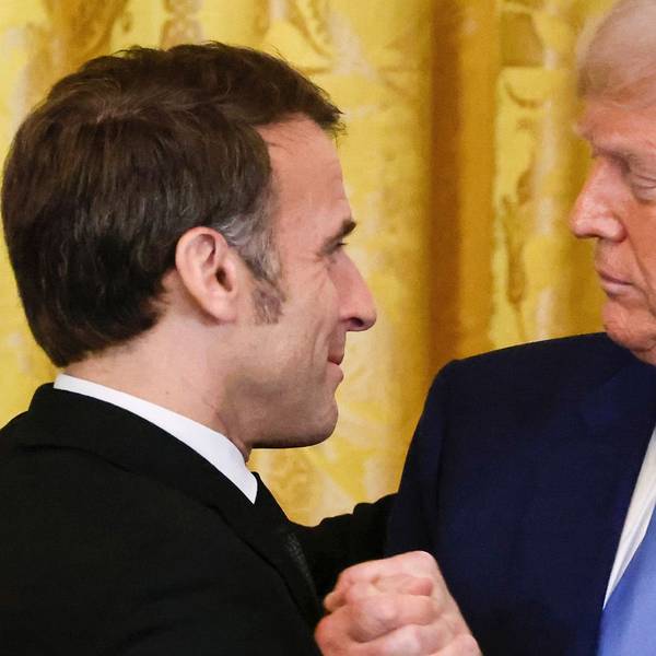 Der französische Präsident Emmanuel Macron und US-Präsident Donald Trump im Februar im Weißen Haus. Nun verschickte die US-Botschaft in Paris einen Fragebogen an Firmen zur Einhaltung von US-Vorschriften.