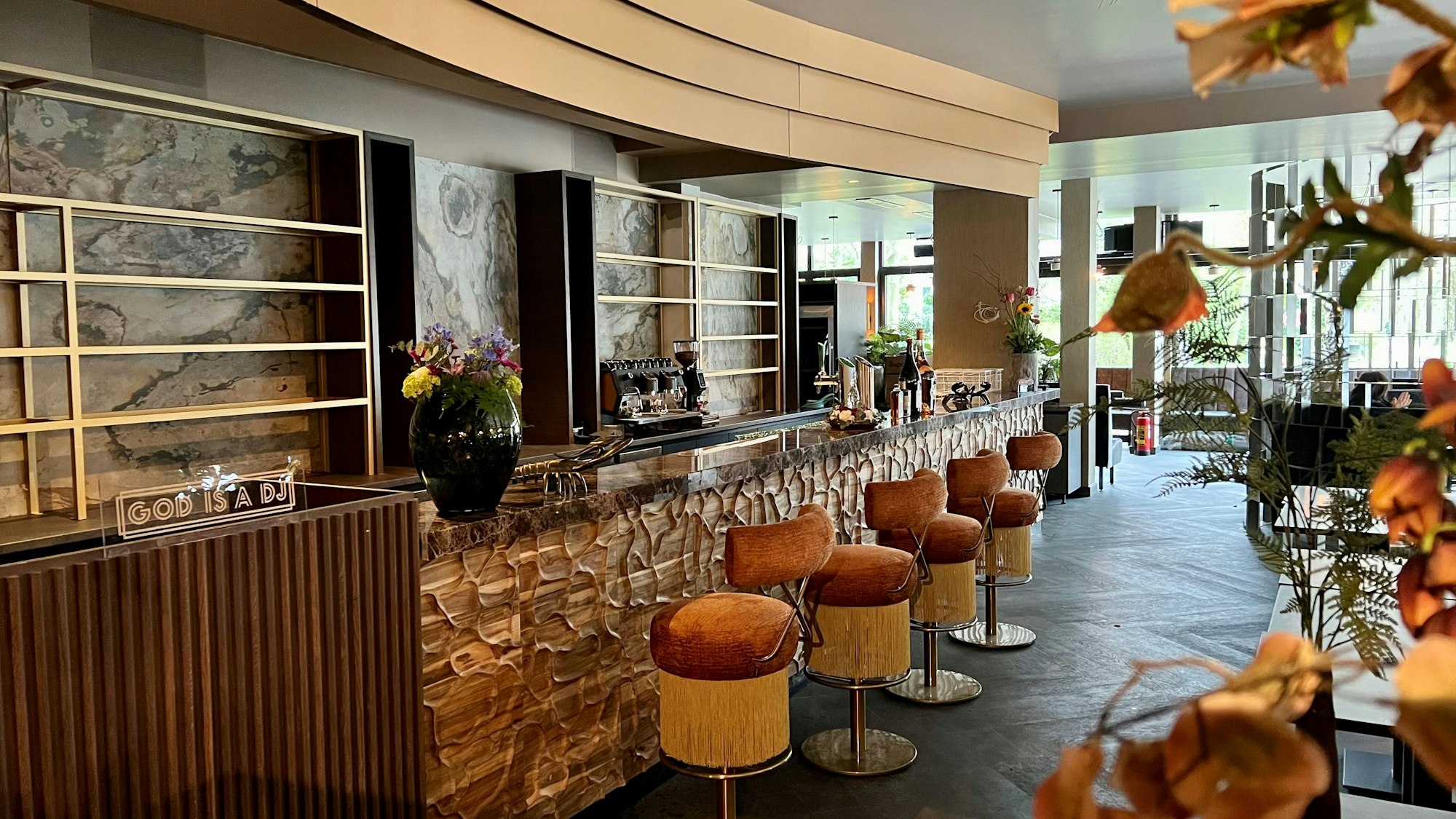 Blick in den Barbereich im neuen The Dutch in Junkersdorf