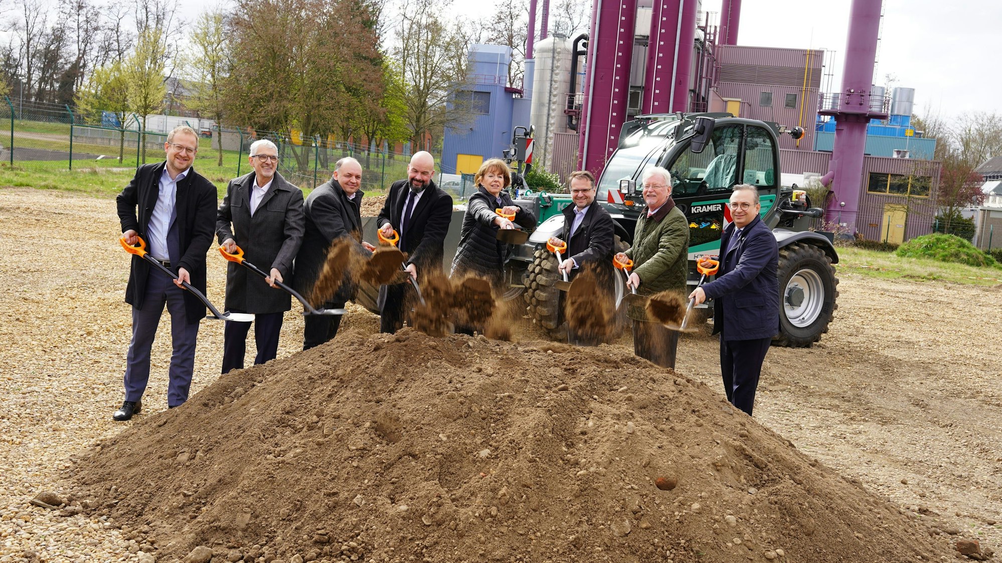 Spatenstich zum Heiz am Flughafen, Vertreter von Flughafen, AVG und Rheinenergie mit OB
