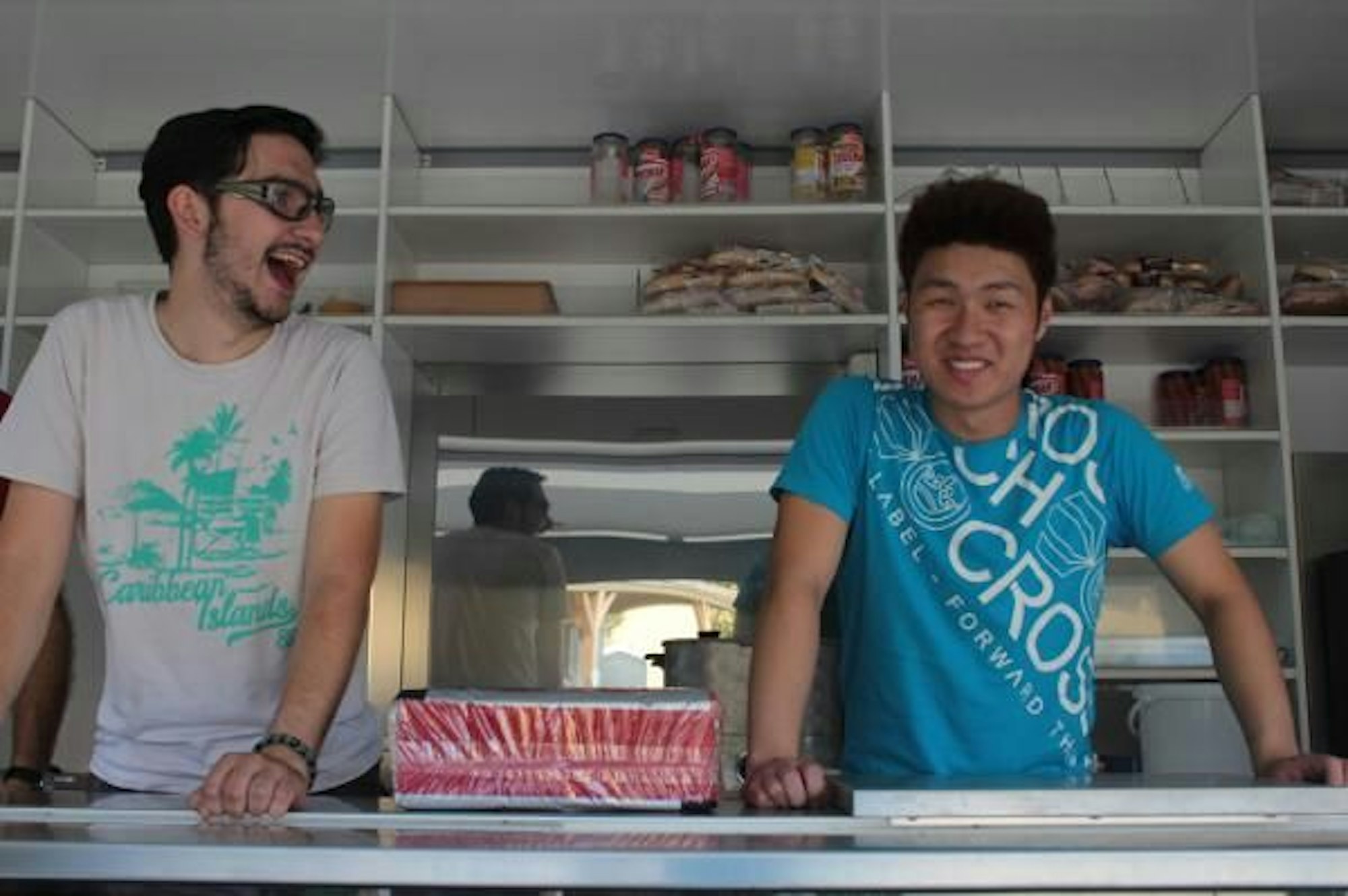 Den Schülern macht das Mitwirken in ihrer Schülerfirma augenscheinlich viel Freude.