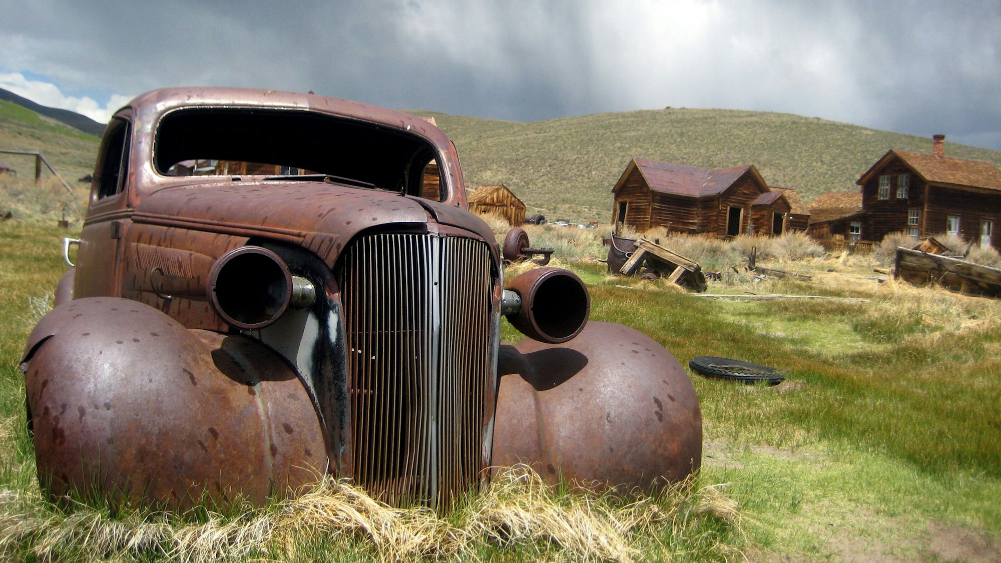 In Bodie rosten unter anderem Autos und alte Badewannen vor sich hin.