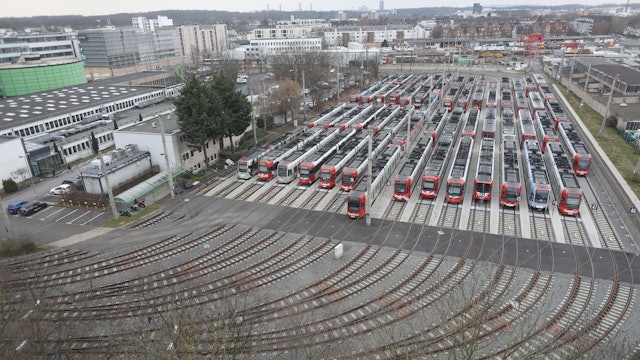Die Kölner Verkehrs-Betriebe (KVB) haben zusätzliche Maßnahmen angekündigt, um Fans bequem und sicher zum Stadion und zurück zu befördern.