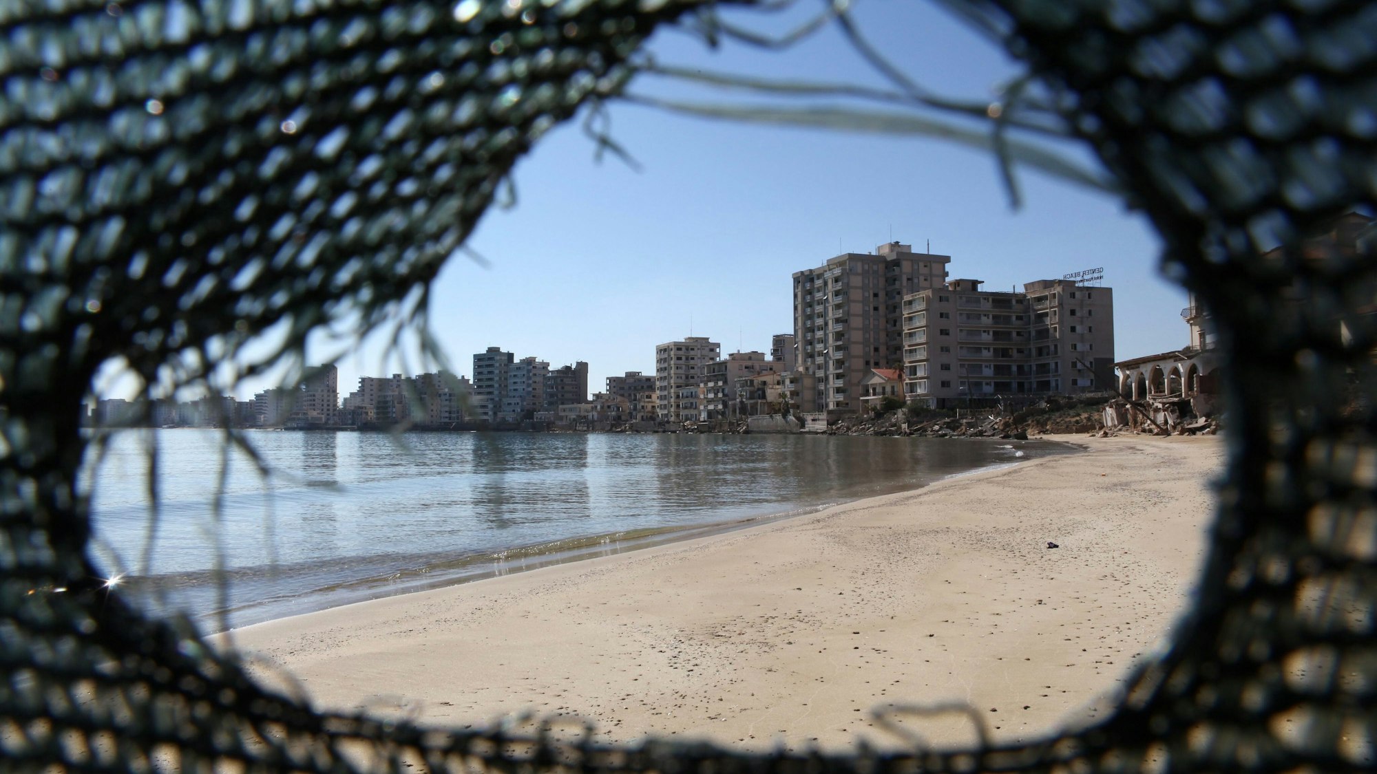 Zerstörte und verlassene Hotels der verlassenen Küstenstadt Varosha.