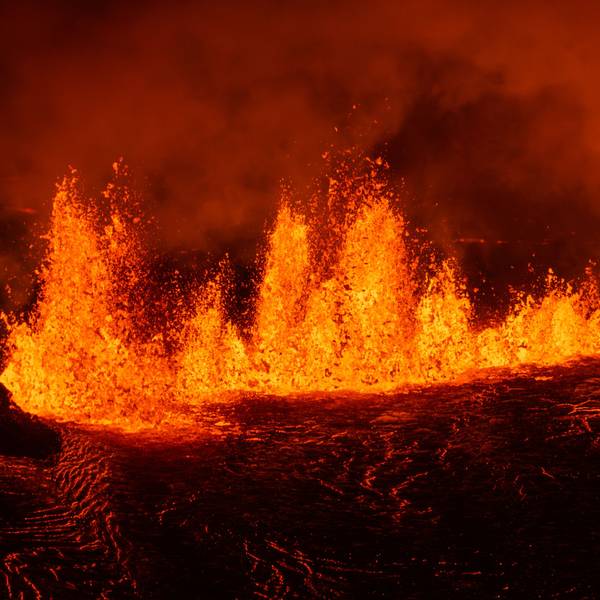 ARCHIV - 21.11.2024, Island, Reykjanes: Ein neuer Vulkanausbruch auf der Halbinsel Reykjanes in Island. (zu dpa: «Neuer Vulkanausbruch auf Island») Foto: Marco di Marco/AP/dpa +++ dpa-Bildfunk +++