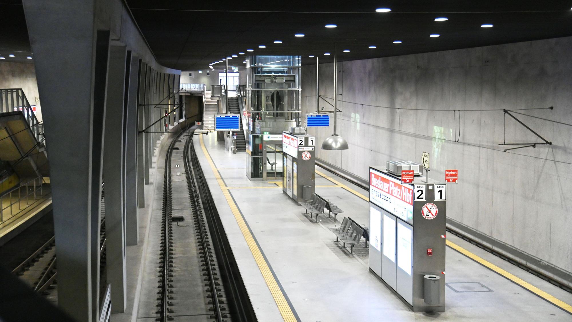 07.02.2025 Köln. Aufgrund des Warnstreiks im Öffentlichen Personennahverkehr (ÖPNV-Warnstreik) fahren ganztägig weder Busse noch Stadtbahnen der Kölner Verkehrsbetriebe (KVB). Breslauer Platz. Foto: Alexander Schwaiger