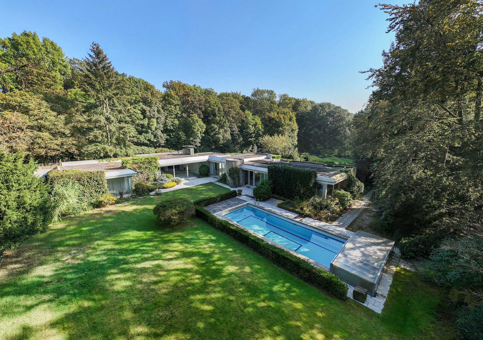 Dieser Bungalow in Hahnwald soll ebenfalls 3,95 Millionen Euro kosten.