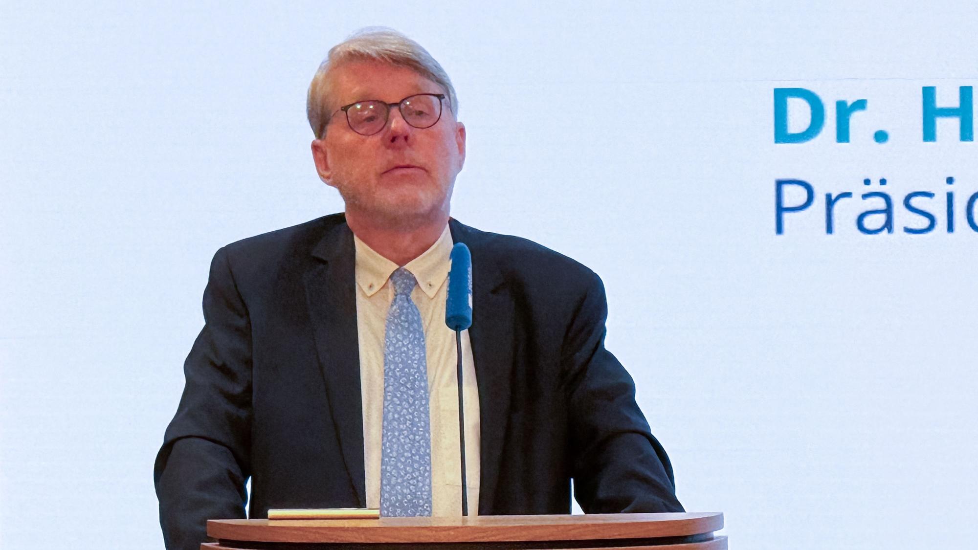 Hans-Eckhard Sommer, Präsident des Bundesamts für Migration und Flüchtlinge (Bamf), spricht vor Teilnehmern einer Veranstaltung der Konrad-Adenauer-Stiftung zur Zukunft des Asylrechts.