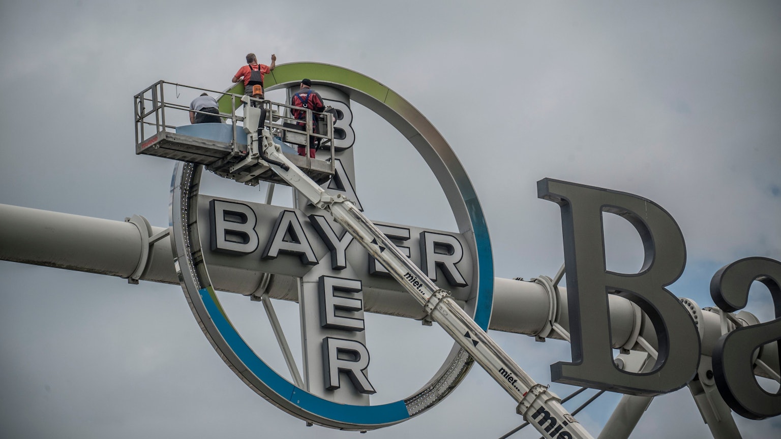 Bayerkreuz wird aufpoliert/ausgewechselt zur Meisterschaft.
