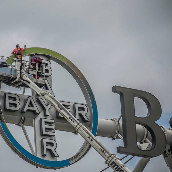 Bayerkreuz wird aufpoliert/ ausgewechselt zur Meisterschaft. Bild: Ralf Krieger
