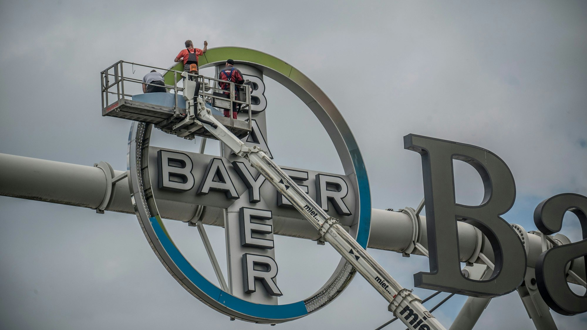 Bayerkreuz wird aufpoliert/ausgewechselt zur Meisterschaft.