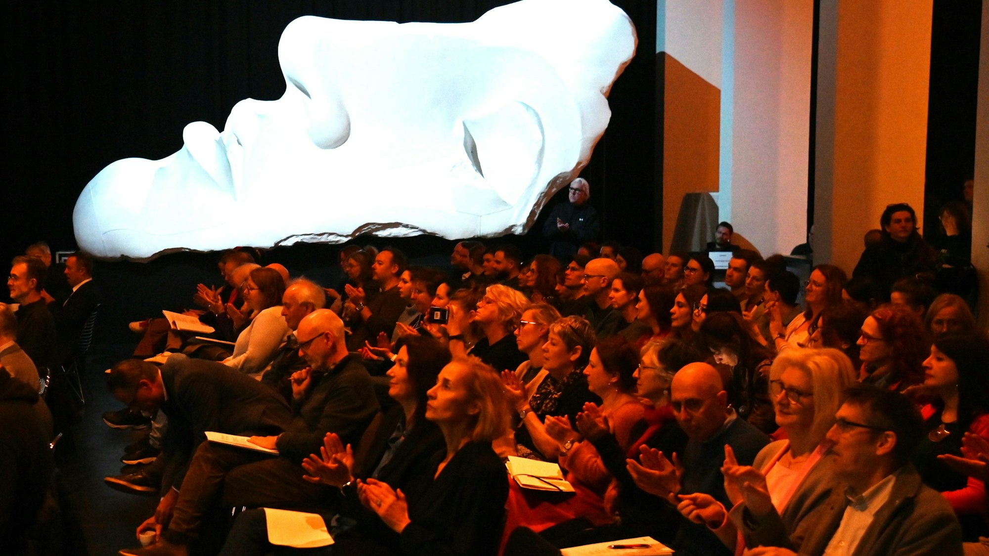 Blick in die Pressekonferenz der Kölner Oper