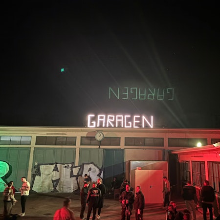 Beleuchteter Schriftzug Garagen