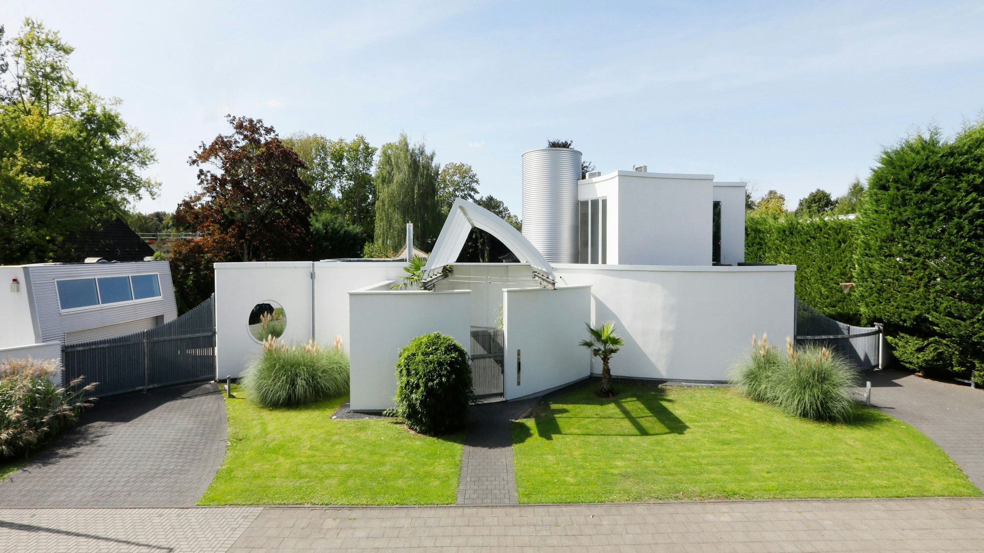 Diese Villa in Hahnwald steht für 3,95 Millionen Euro zum Verkauf.