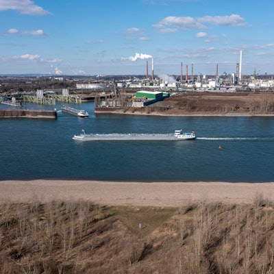 28.02.2023, Köln: Der Godorfer Hafen. Luftaufnahme mit Drohne. Foto: Uwe Weiser
