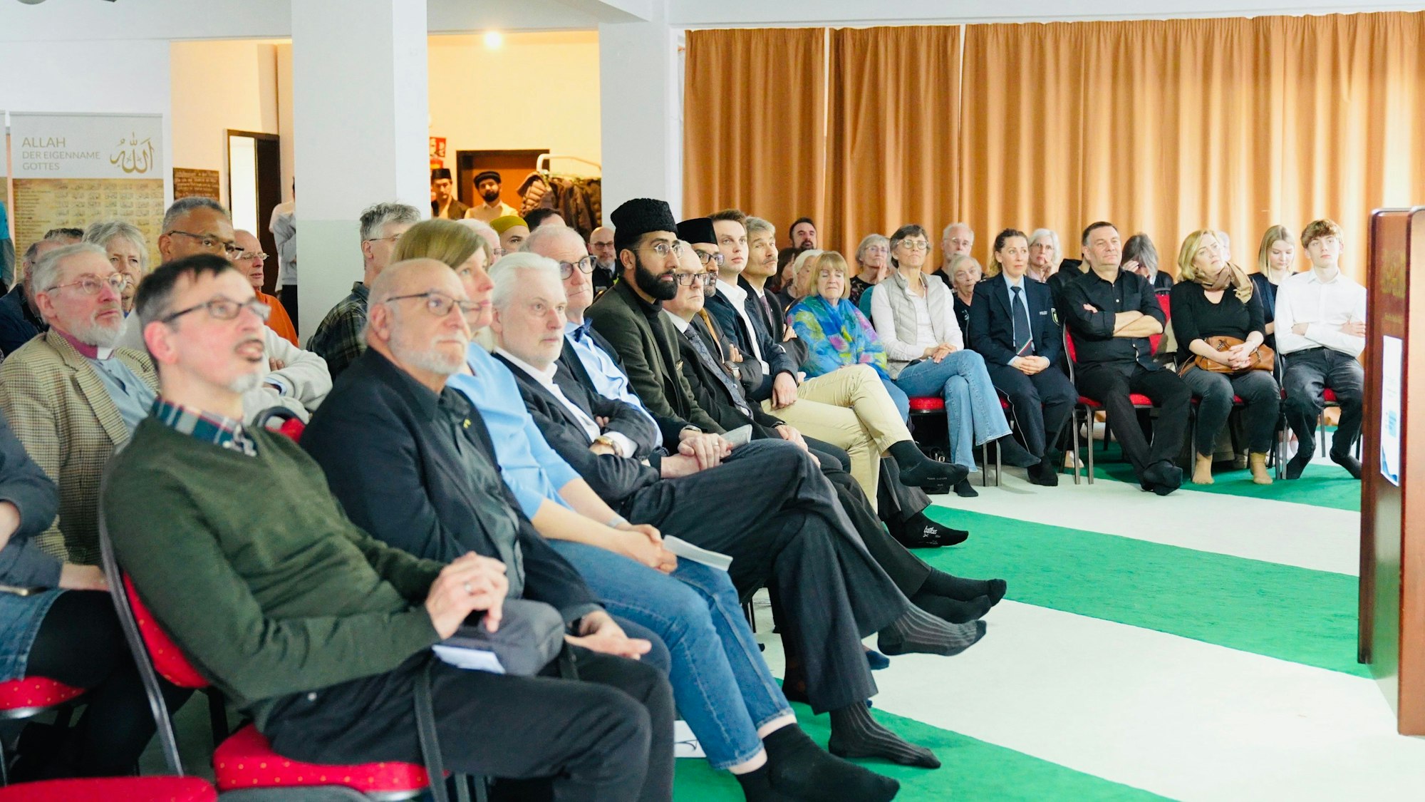 Impressionen vom Empfang der Ahmadiyya-Gemeinde anlässlich des Ramadan in ihrer Moschee in Niehl.