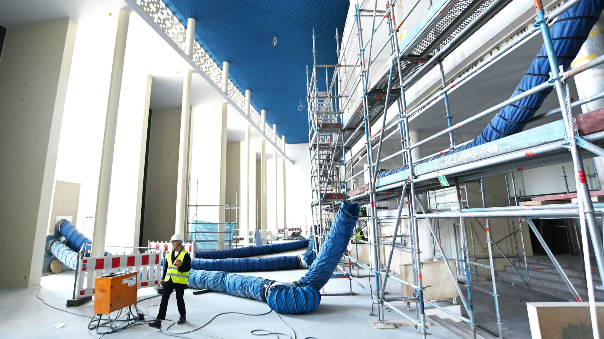 So sieht es im Foyer des Opernhauses aus.
