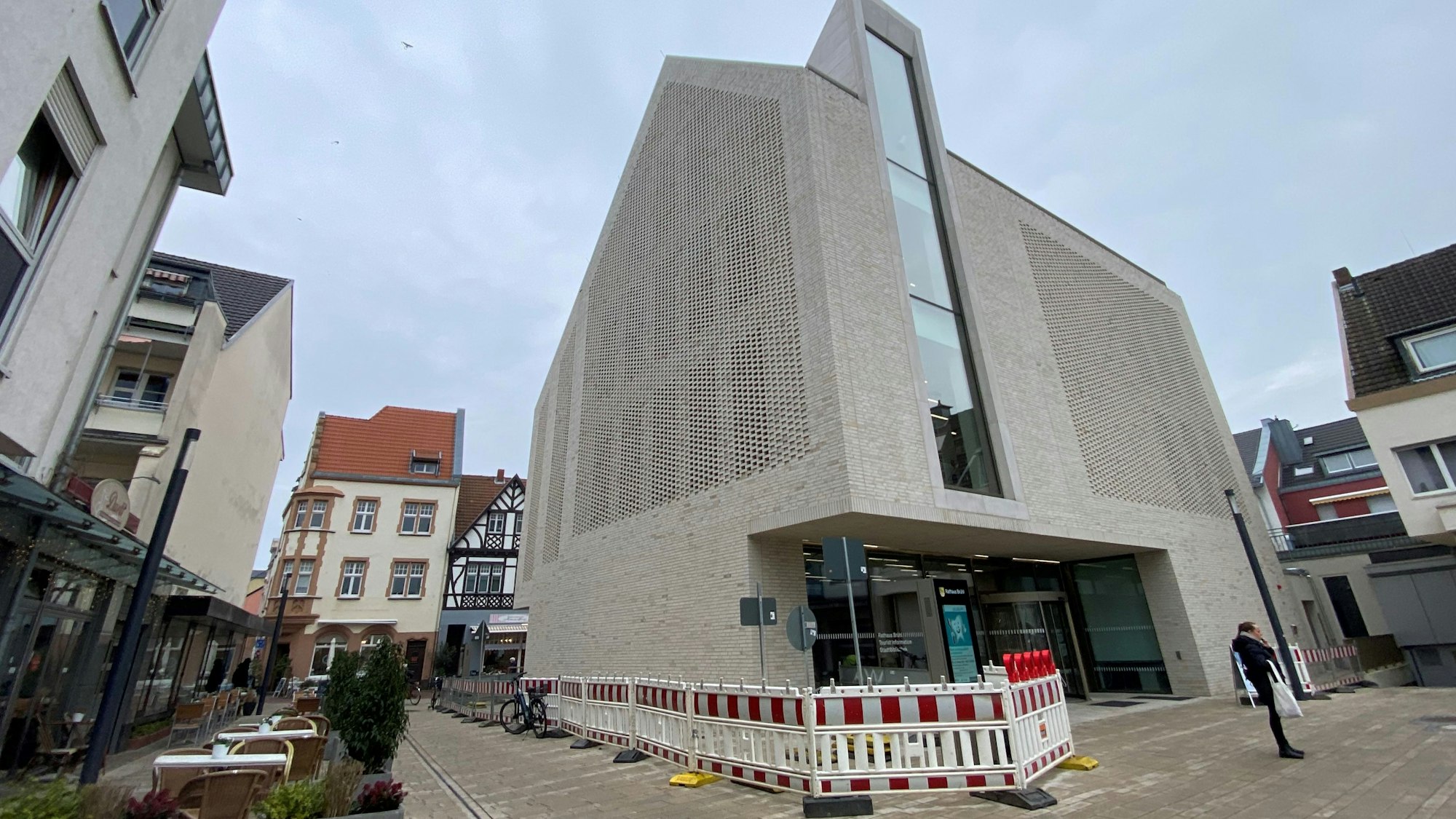 Zu sehen ist das Brühler Rathaus.