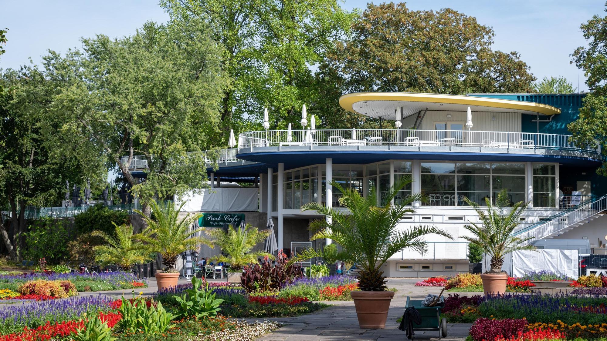 Parkcafe im Rheinpark im Sommer (Archivbild)