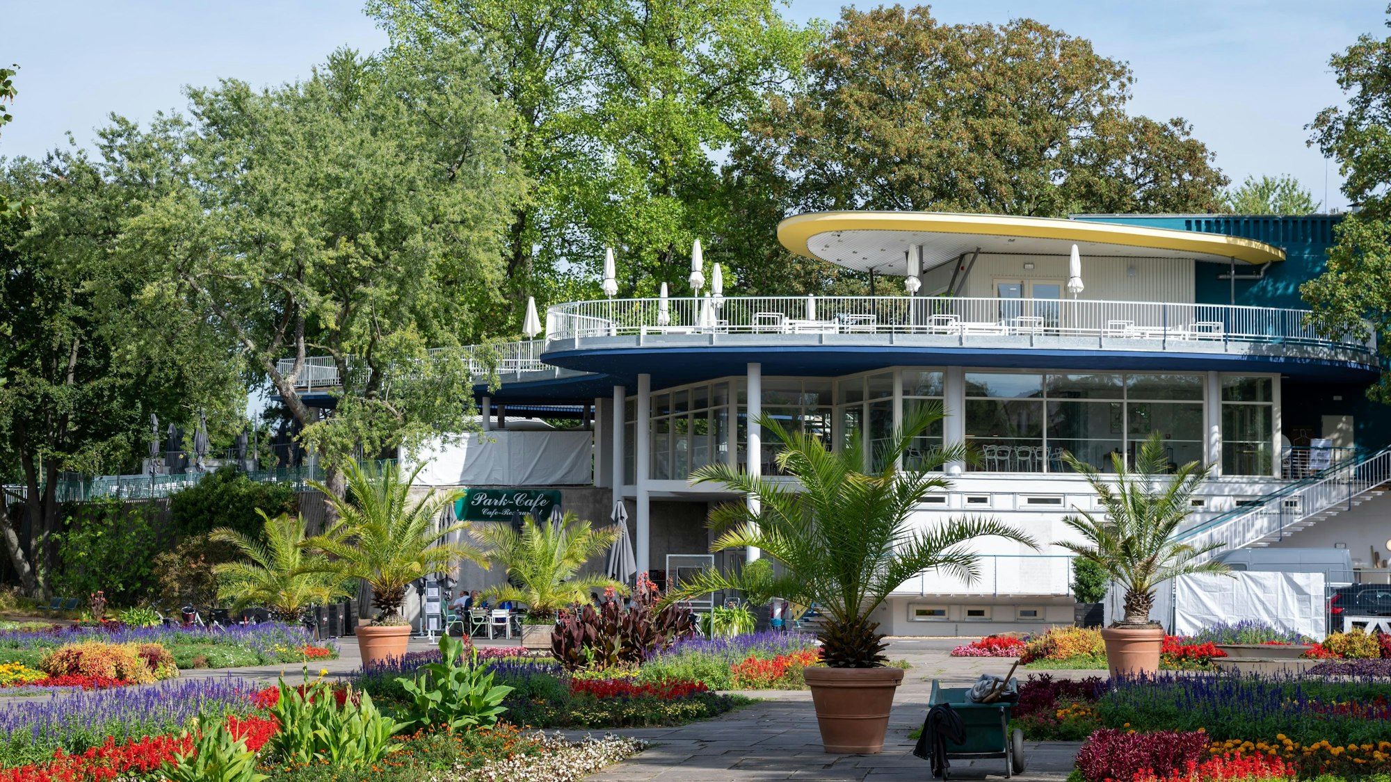 Parkcafe im Rheinpark im Sommer (Archivbild)