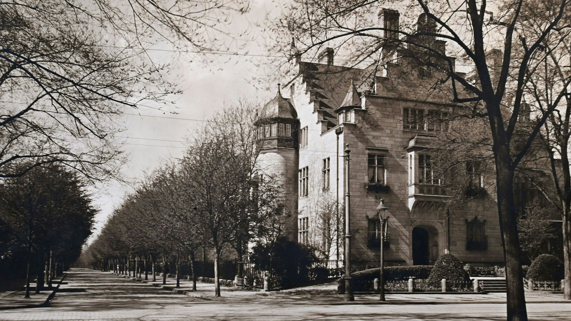 Die Villa von Ella und Arnold von Guilleaume entstand 1901 am Sachsenring 73, Foto von 1917.