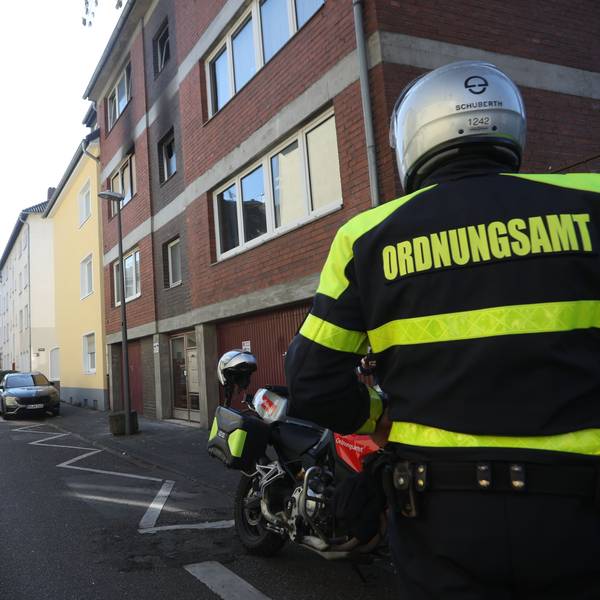 Ein Tag nach dem Brand an der Wattstraße kontrollierte das Ordnungsamt den Bereich verstärkt wegen Falschparkern.