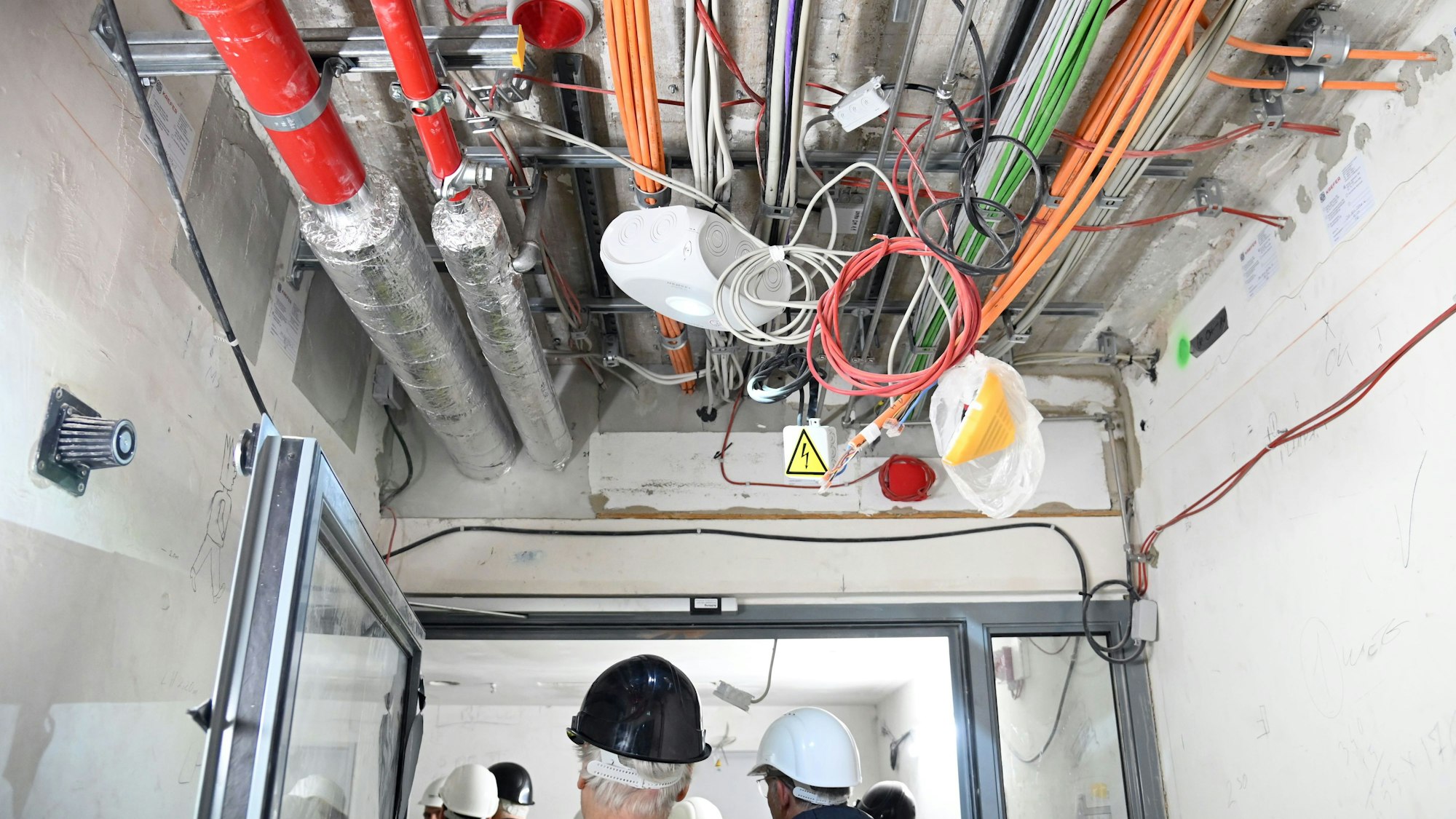 Blick auf die Technik an einer Stelle im Gebäude.